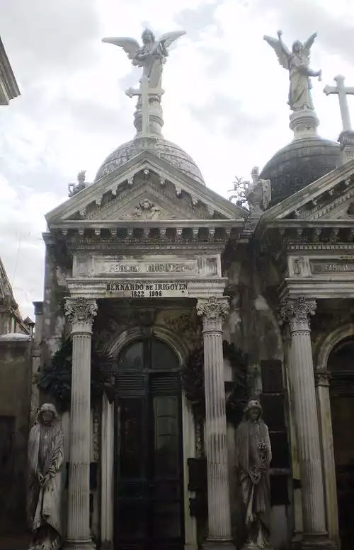 ارامگاه یادمانی