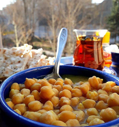 نخود هر آش شدن